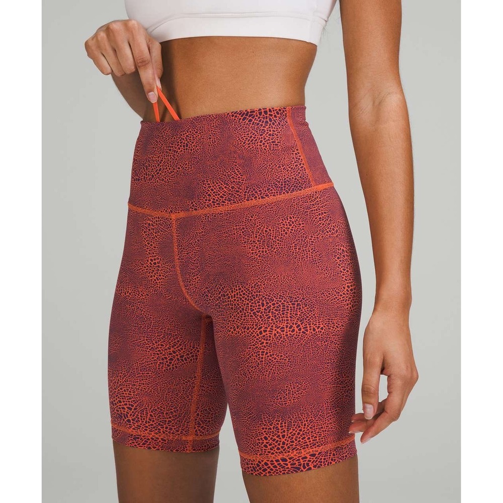 Lululemon Wunder Train High‎ Rise 8" Shorts Size 2 in Crackle Glaze Vintage